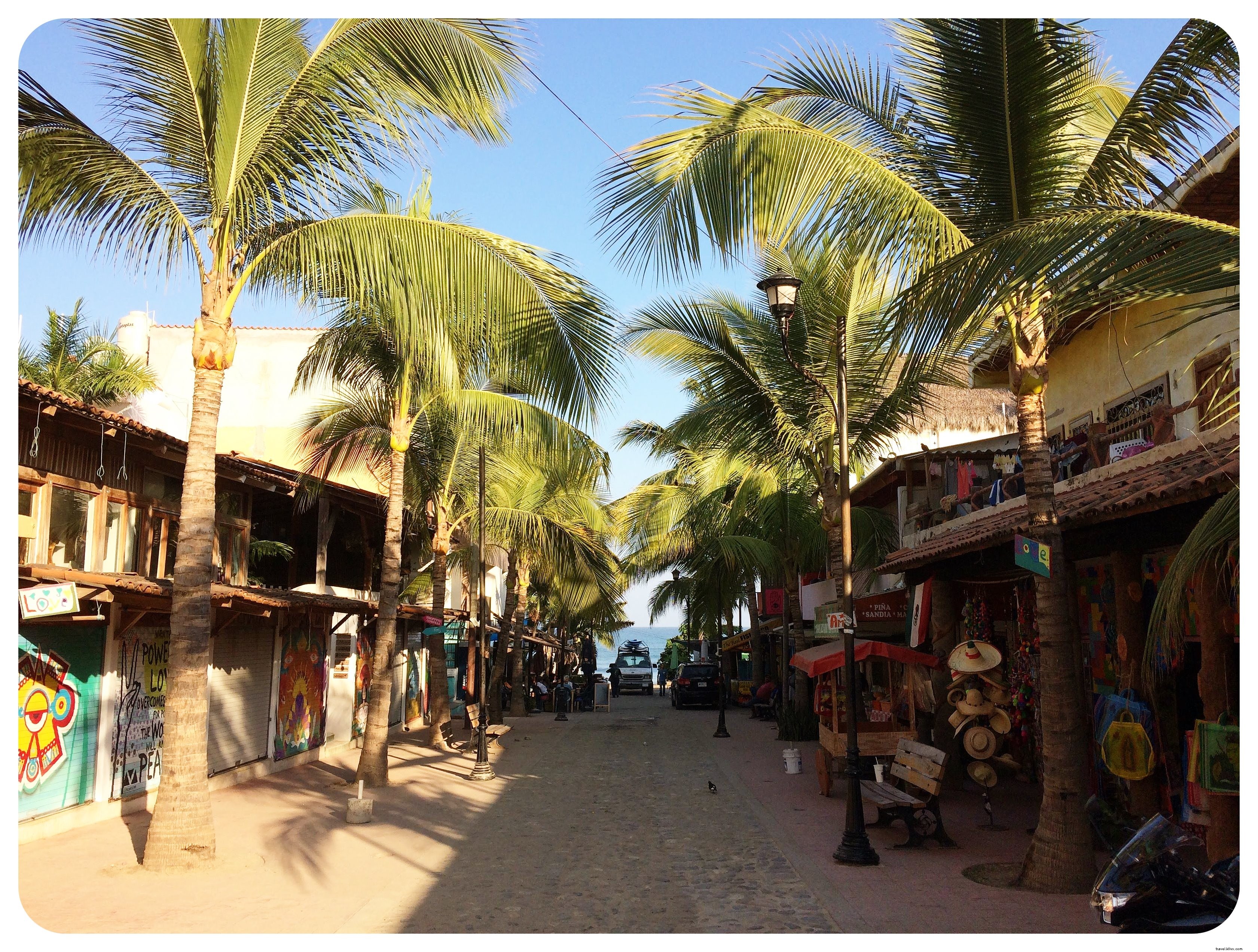 Balade sur la plage le long de la Riviera Nayarit au Mexique