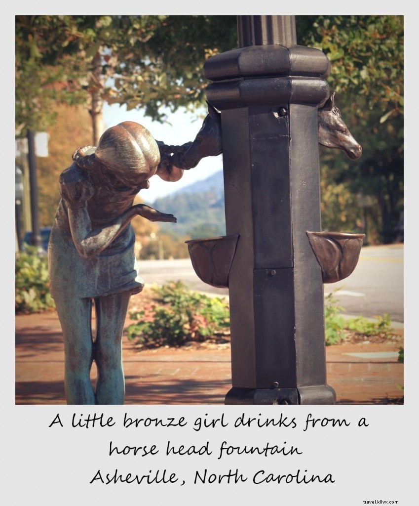 Polaroid de la semana:Niña de bronce en la fuente | Asheville, Carolina del Norte