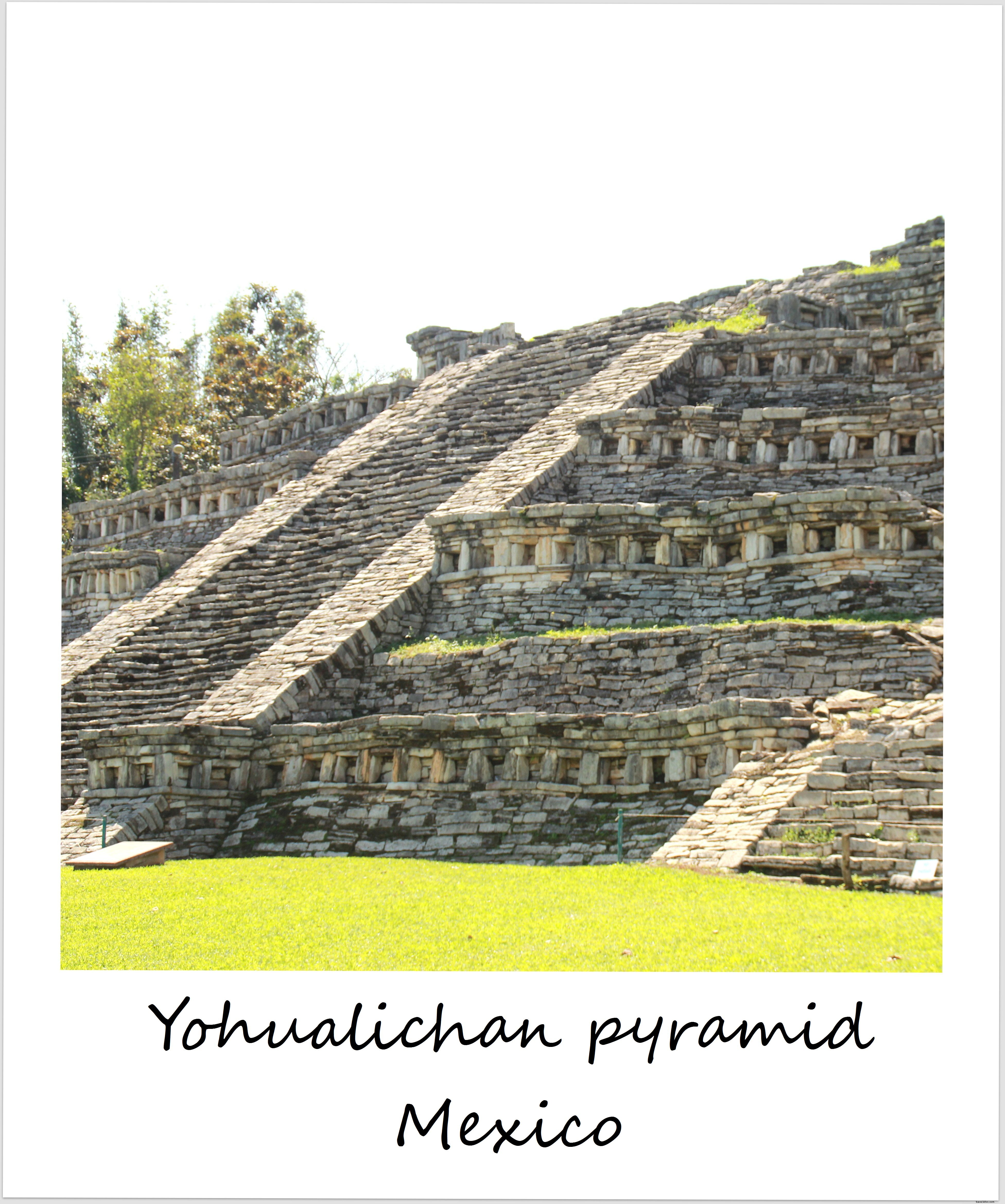 Polaroid da semana:explorando pirâmides antigas no México