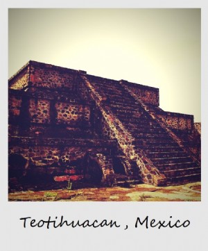 Polaroid de la semana - Pirámide en Teotihuacan, México