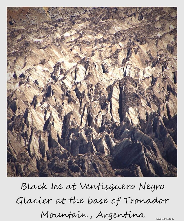 今週のポラロイド：Ventisquero Negro Glacierのブラックアイス、 アルゼンチン