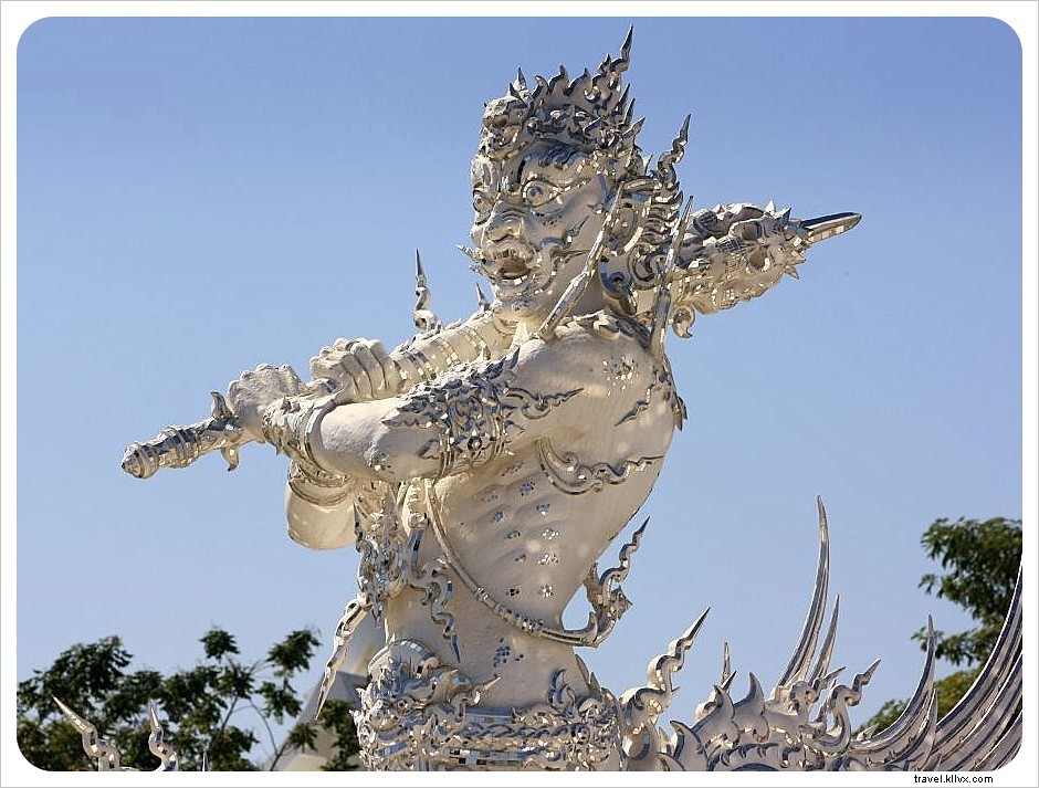 Gaudi berikutnya? Kuil Putih yang sangat aneh di Chiang Rai, Thailand