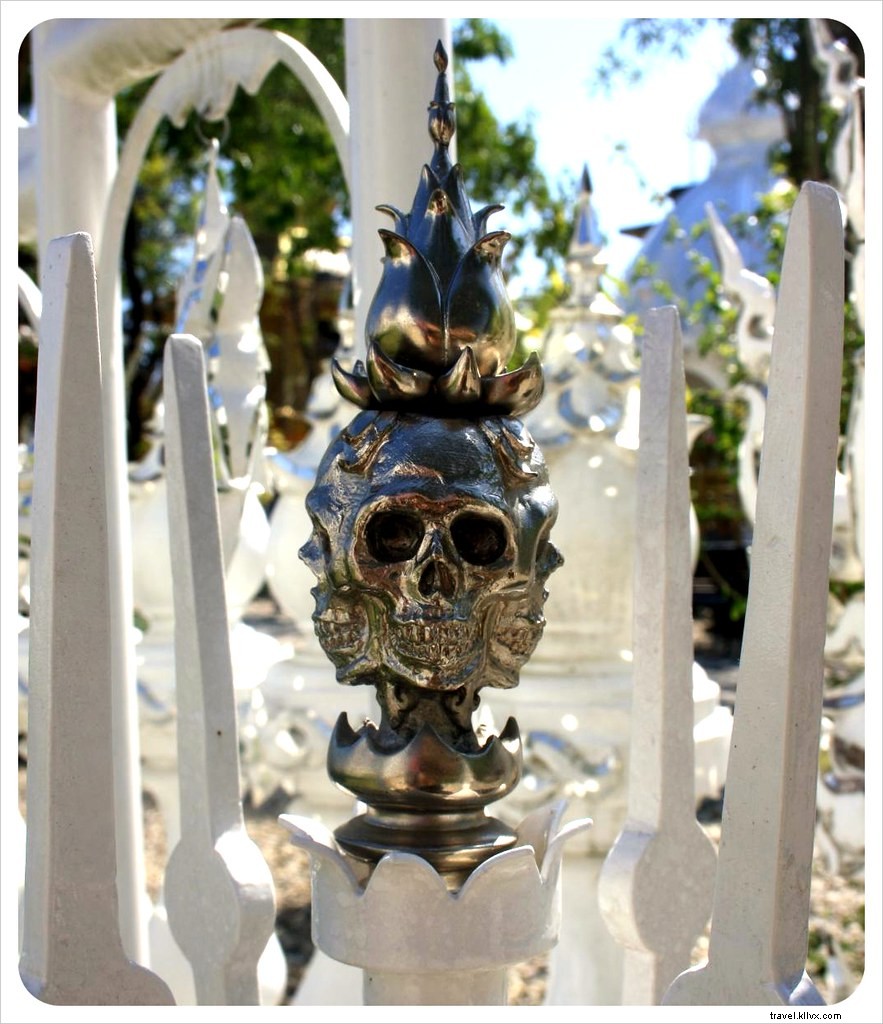 Gaudi berikutnya? Kuil Putih yang sangat aneh di Chiang Rai, Thailand