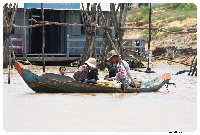 Vida en el agua:un pueblo flotante en el lago Tonle Sap en Camboya