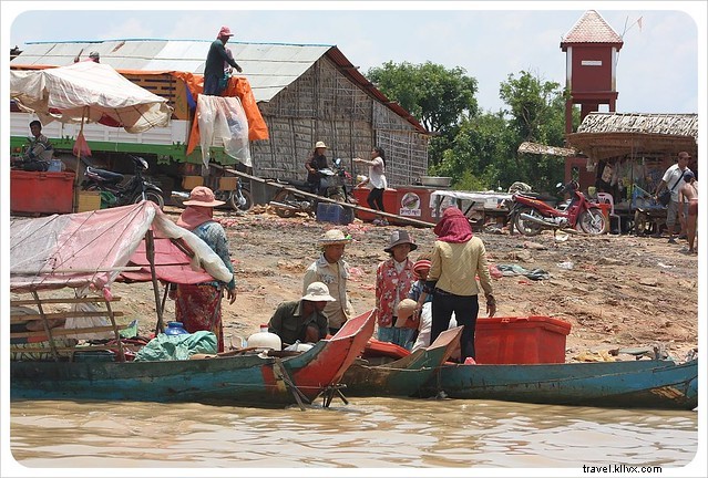 Kehidupan di atas air:Sebuah desa terapung di Danau Tonle Sap di Kamboja