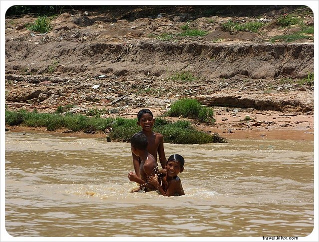 Vida en el agua:un pueblo flotante en el lago Tonle Sap en Camboya