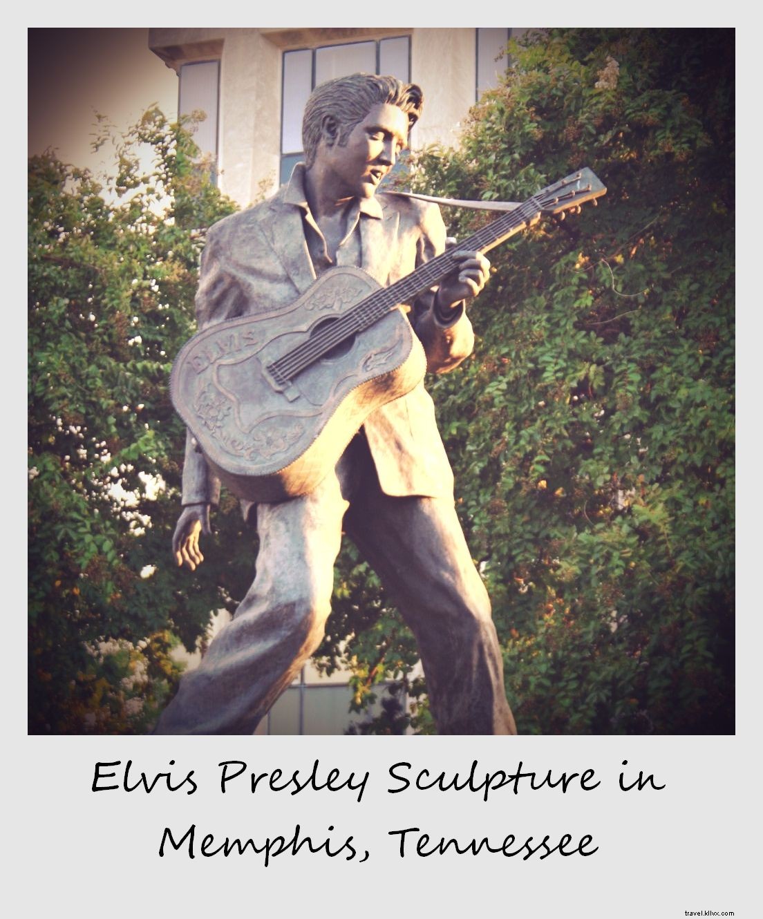 Polaroid de la semaine :Statue d Elvis Presley à Memphis, Tennessee