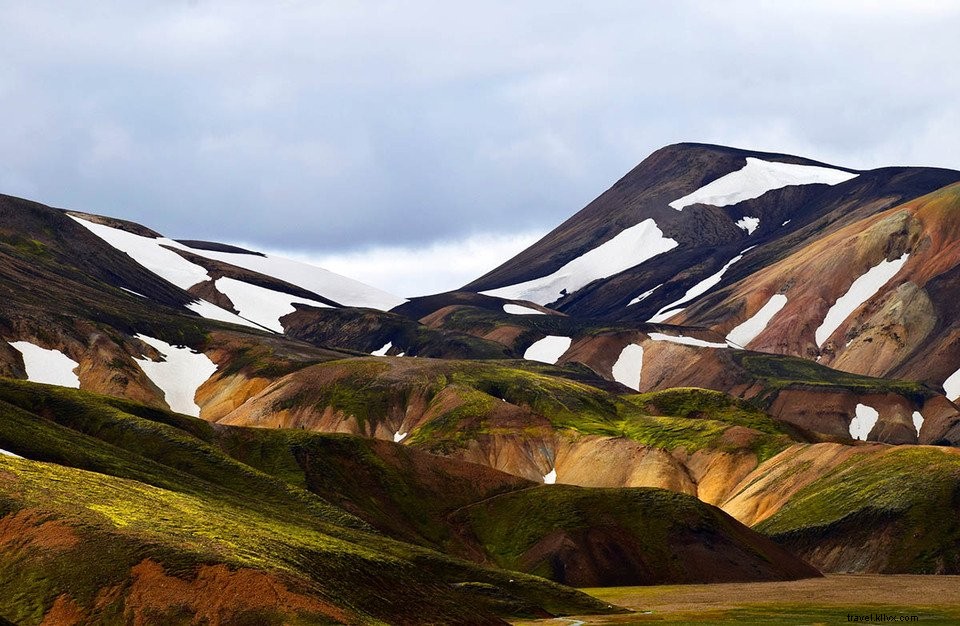 Trekking et sentiers dans les montagnes arc-en-ciel de Landmannalaugar en Islande