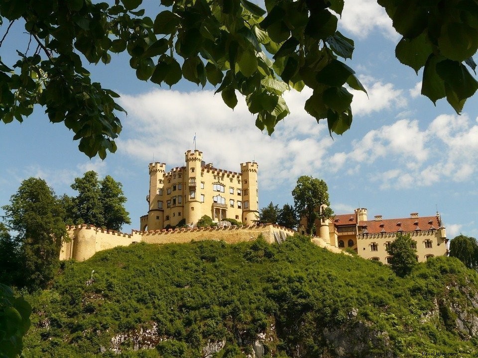 Kastil Neuschwanstein, atau Salah satu Kastil Terindah di Dunia