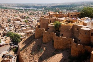 Permet de voyager dans le désert de Thar et la ville de Jaisalmer en Inde
