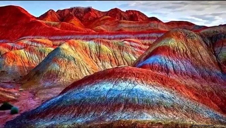 張掖ダンシアの美しい虹の山と丘、 中国