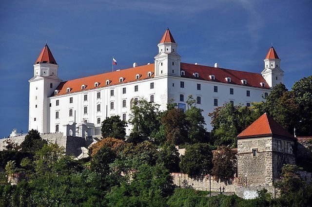 Bratislava:lugares interessantes, Comida, castelo, ufo