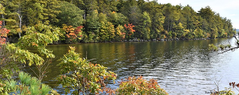 湖地域周辺の秋を見つけるための7つの停留所 