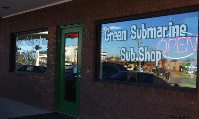 Tienda de sándwiches submarino verde 