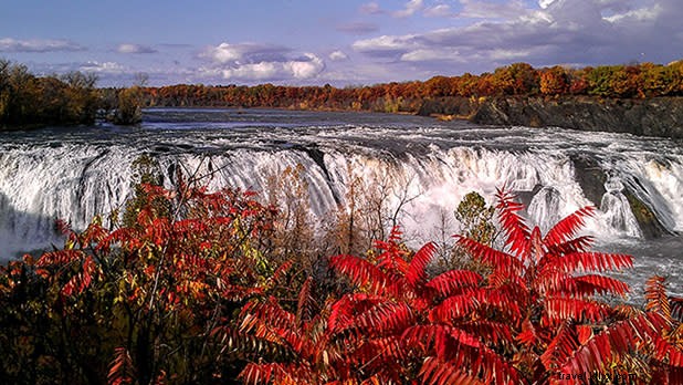 Outono nestas cachoeiras do estado de Nova York neste outono 