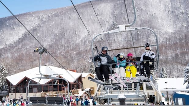 Les meilleures destinations de ski de New York pour chaque type de voyageur 