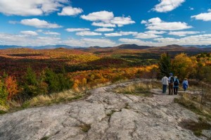 Tempat Terbaik untuk Melihat Dedaunan Musim Gugur di Negara Bagian New York 