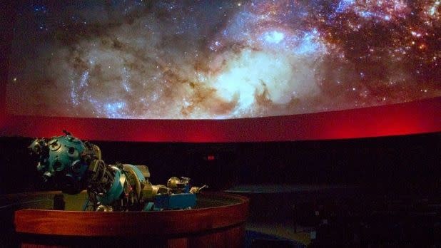 Destinasi Langit Gelap dan Planetarium di Negara Bagian New York 