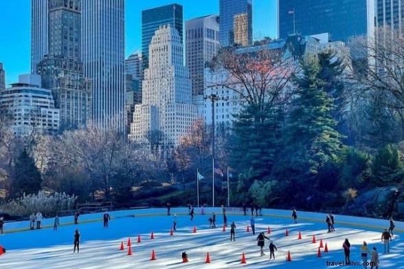 La tua guida alle piste di pattinaggio sul ghiaccio nello Stato di New York 