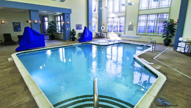 Échappez au froid dans ces piscines intérieures et parcs aquatiques de New York 