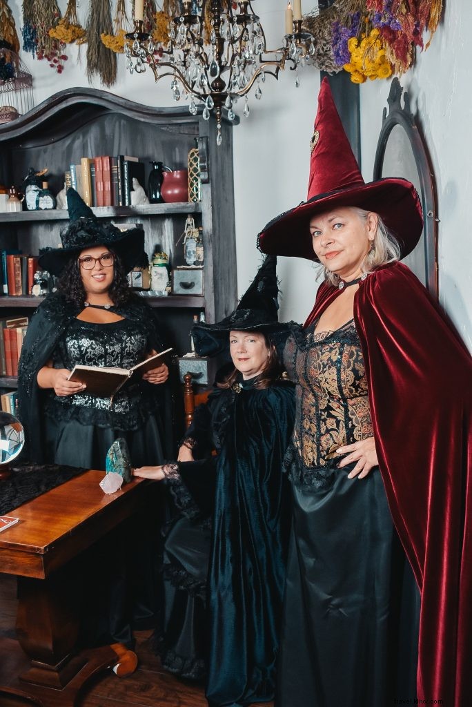 Experimenta Witch Pix, Estudio fotográfico de disfraces de bruja premier de Salem 