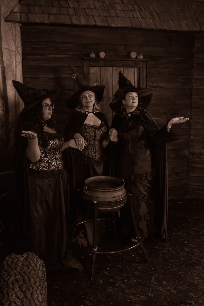 Experimenta Witch Pix, Estudio fotográfico de disfraces de bruja premier de Salem 