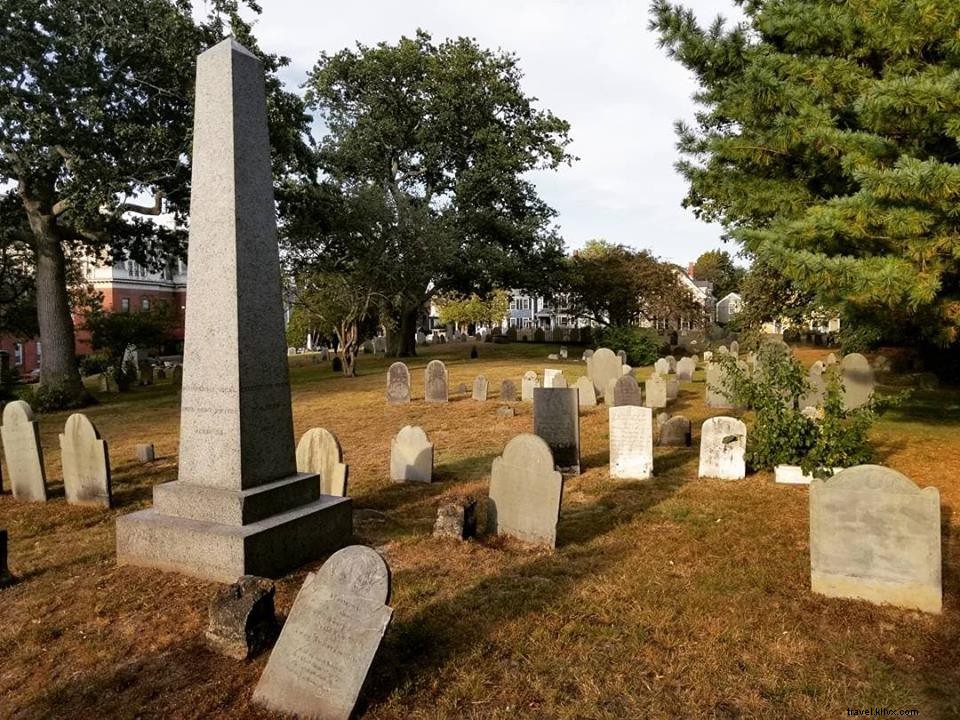 Cómo visitar los cementerios históricos de Salem 