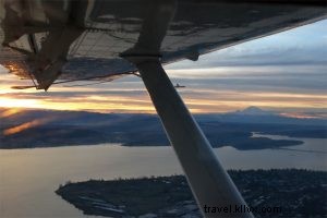 石けり遊びのフライト–水上飛行機からシアトルを見る 