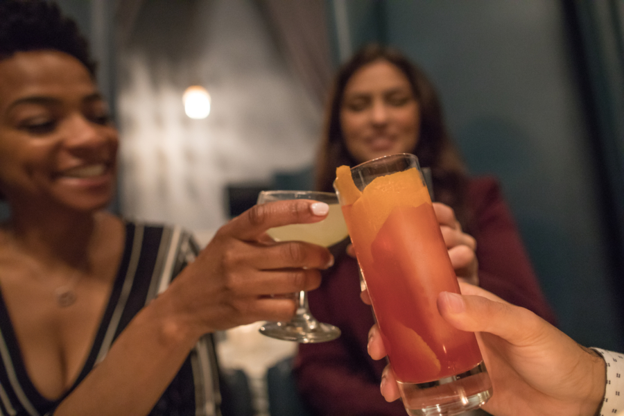 6 bares de cócteles de Chicago y que beber 