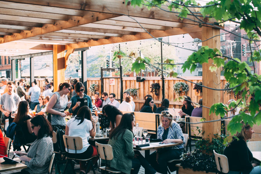 Makan di luar ruangan:Restoran Chicago dengan teras luar biasa 