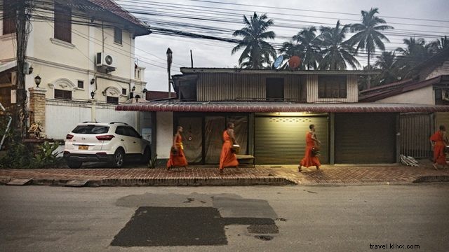 Luang Prabang Tak Bat:Cerimonia dell elemosina mattutina, Nelle immagini