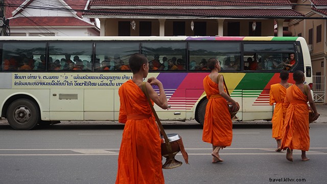 Luang Prabang Tak Bat:Cerimonia dell elemosina mattutina, Nelle immagini