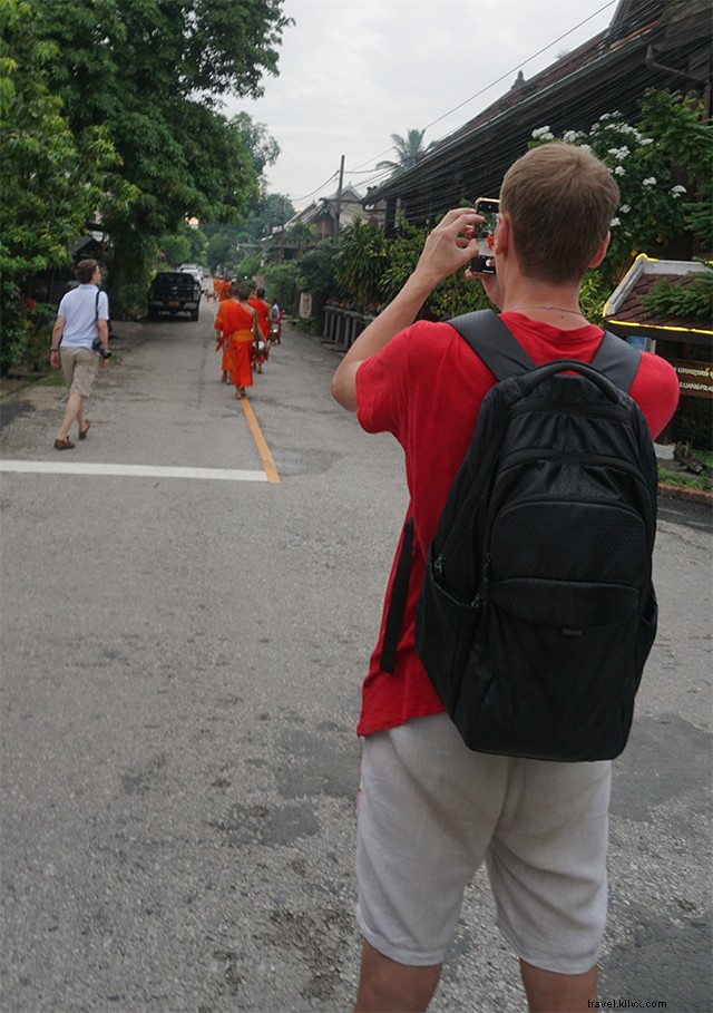 Luang Prabang Tak Bat :Upacara Pemberian Sedekah Pagi, Dalam Gambar