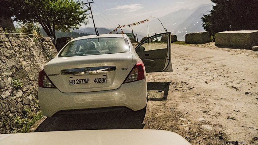 Recensione Nissan Sunny:una berlina perfetta per i viaggi su strada in famiglia