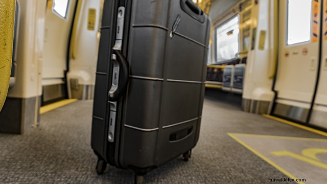 バックパックまたはスーツケースを持って旅行しますか？