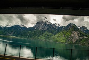 スイスの風光明媚なバスライド