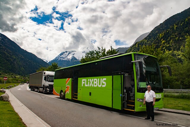 Um passeio panorâmico de ônibus na Suíça