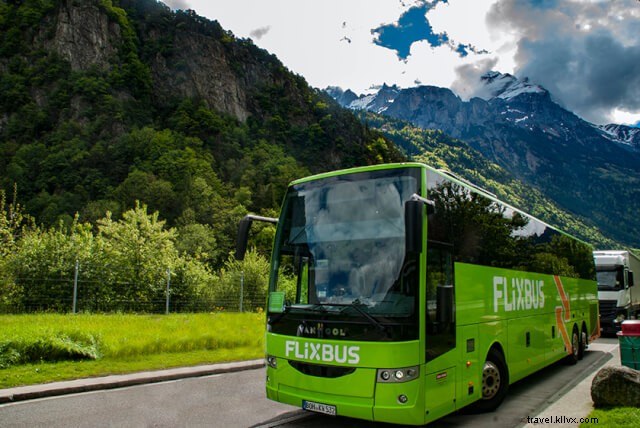 Um passeio panorâmico de ônibus na Suíça