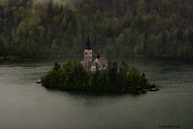 Lubiana al castello del lago di Bled, Castello di Predjama e Grotte di Postumia