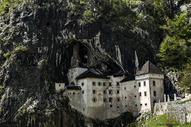 Lubiana al castello del lago di Bled, Castello di Predjama e Grotte di Postumia