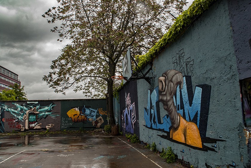 Metelkova Ljubljana :la zone d art Graffiti Steert