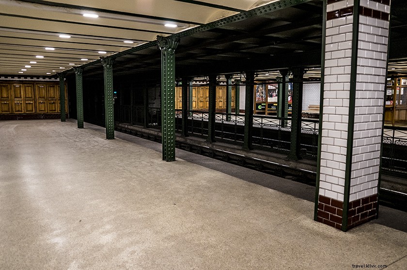 Explorar o icônico metrô de Budapeste