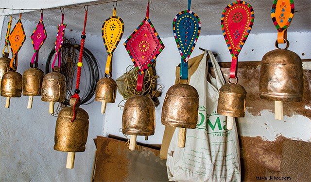 Vuoi vedere le forme d arte locali in Kutch? Prova Nirona Village