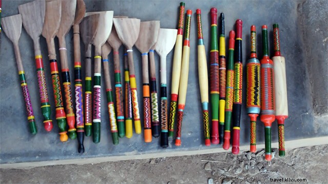 Quer ver as formas de arte locais em Kutch? Experimente Nirona Village