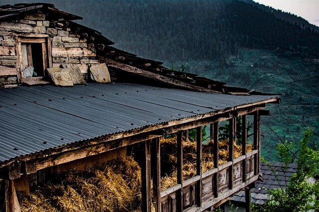Charanag – Solo un altra città, Attraverso le montagne