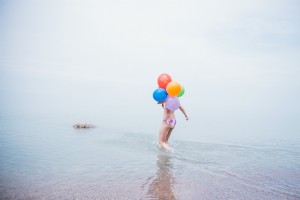 Ballons de fête sur la plage Photo