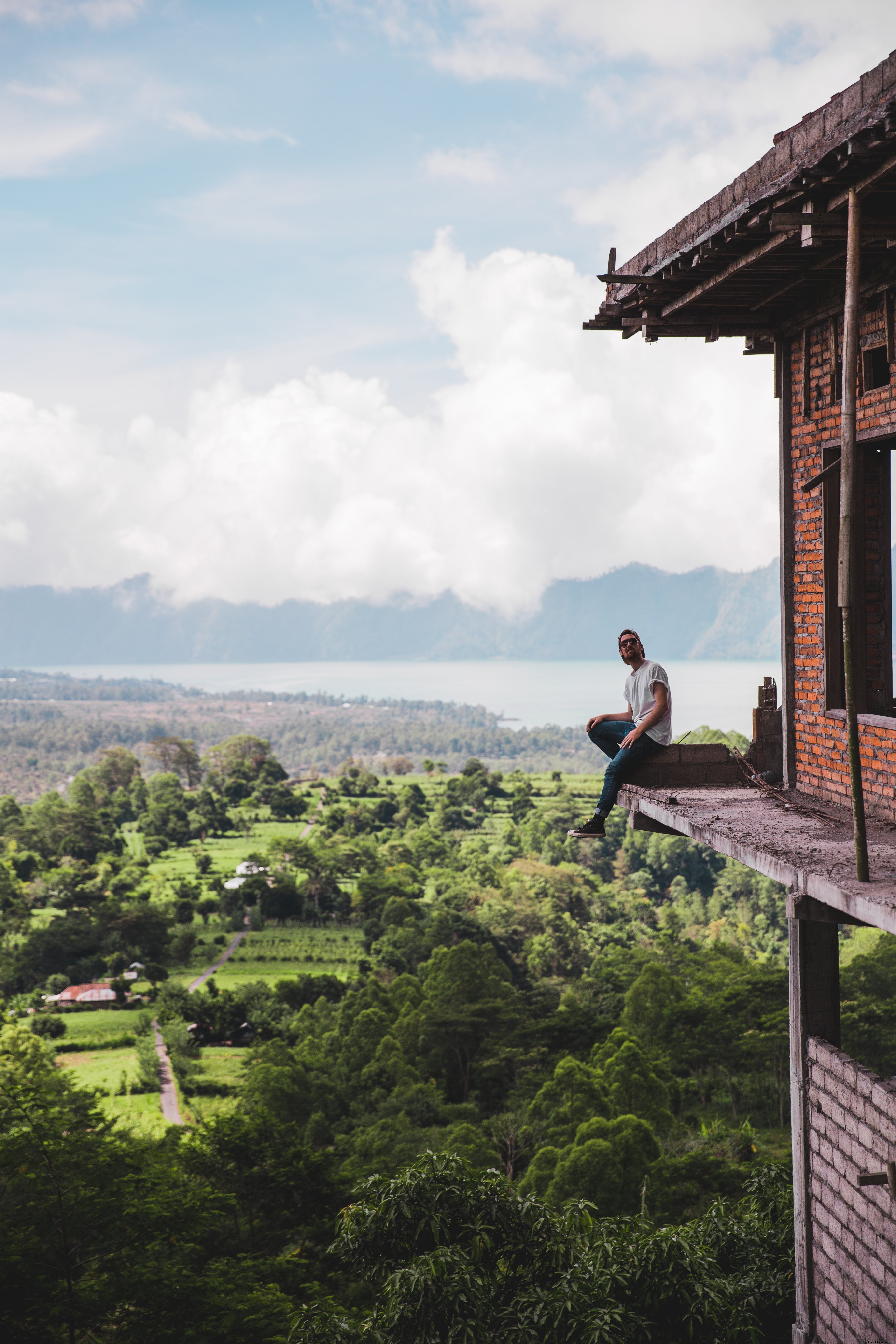 Foto Livin On The Ledge