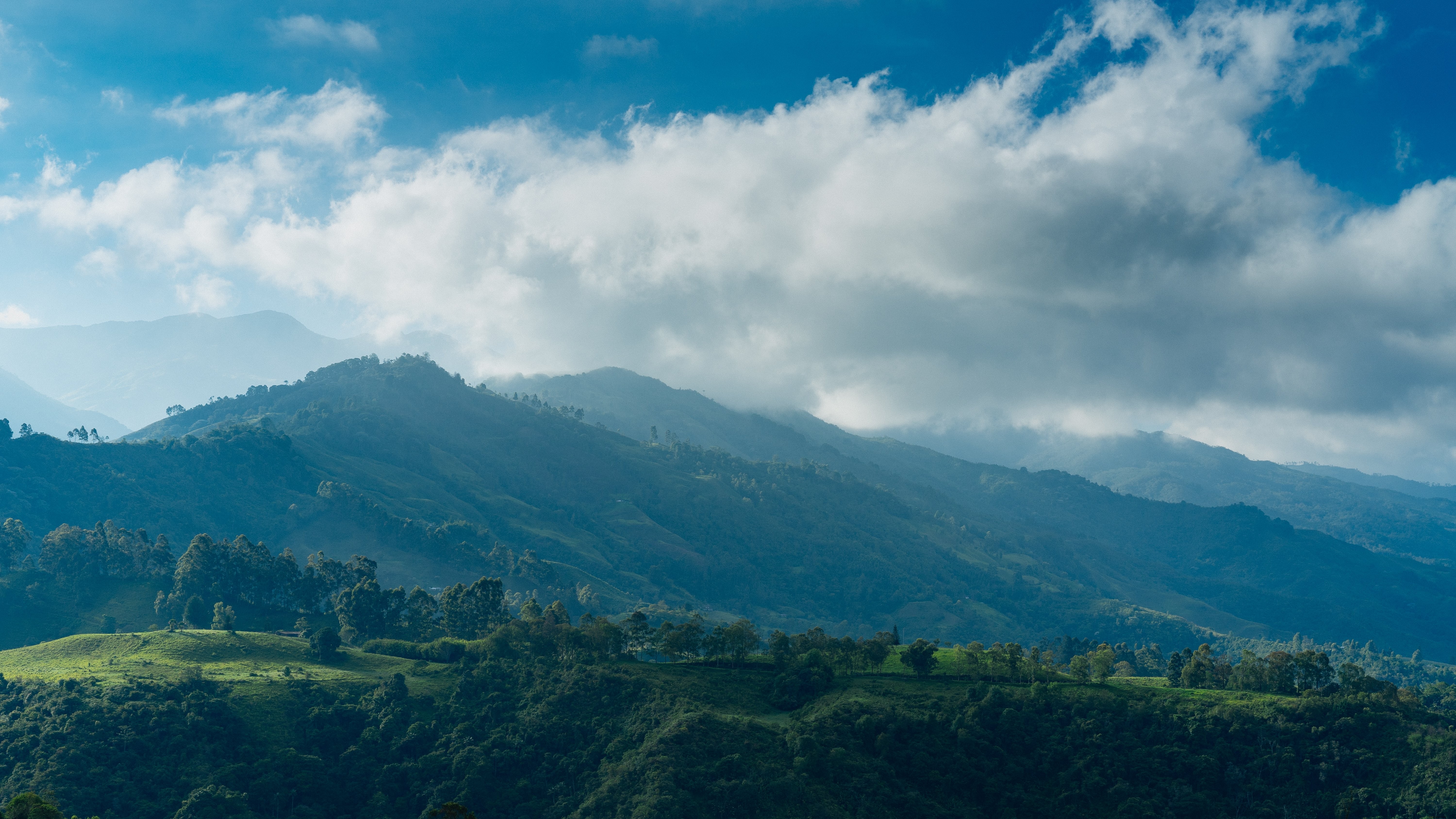 Foto de paisagem montanhosa cênica