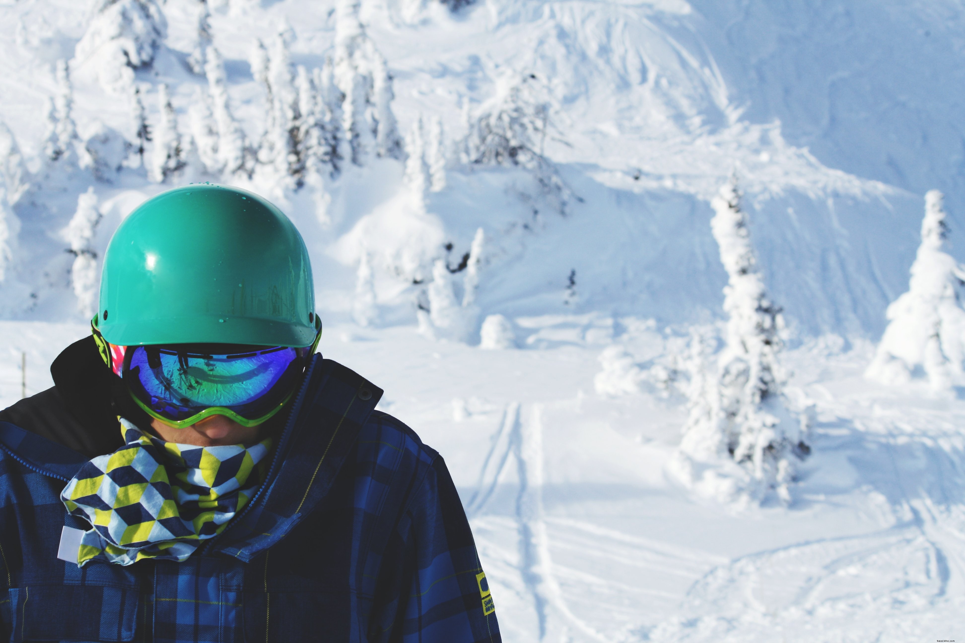 Foto Snow Boarder Di Gunung Bersalju