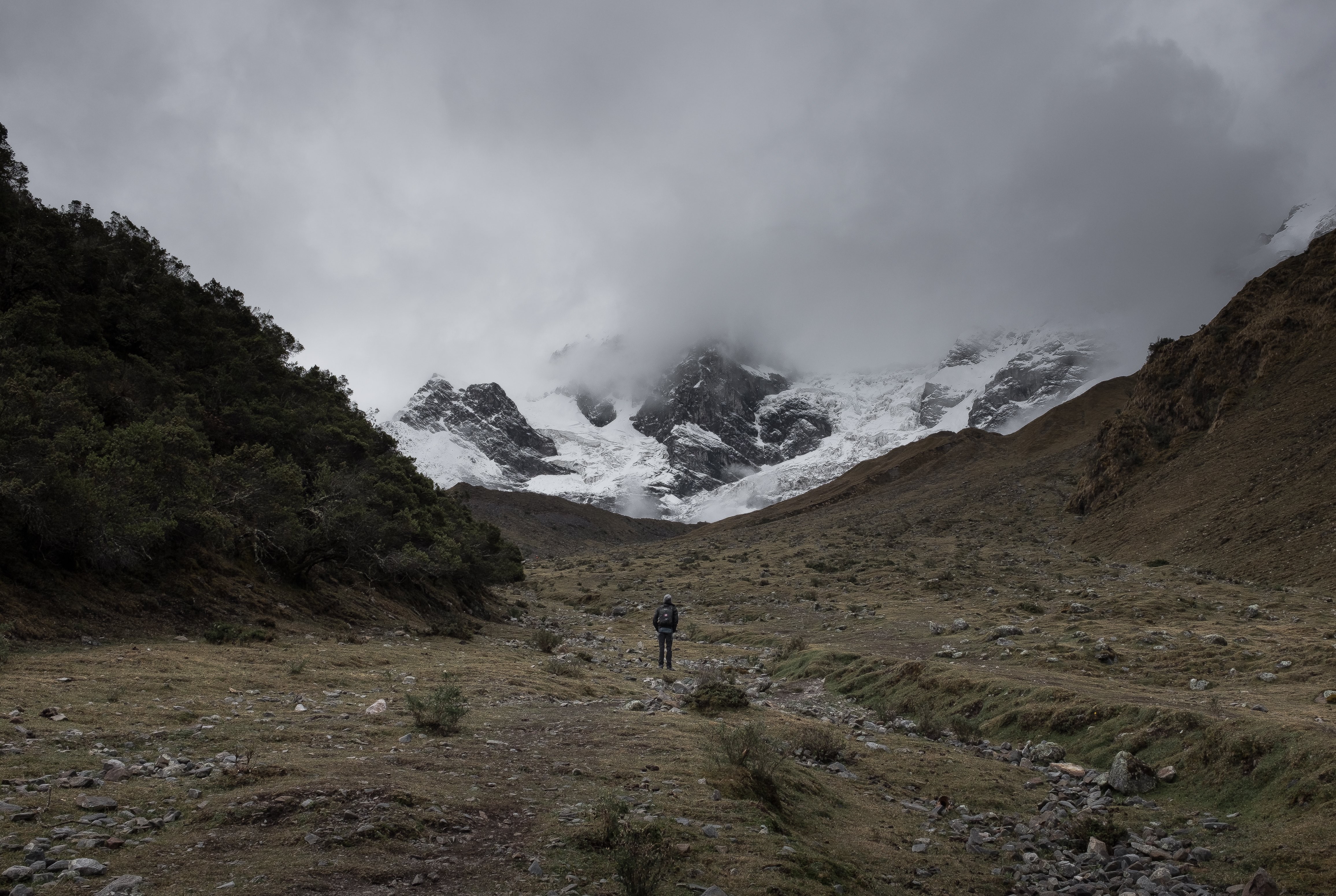 Foto dos picos nevados de Machu Picchu